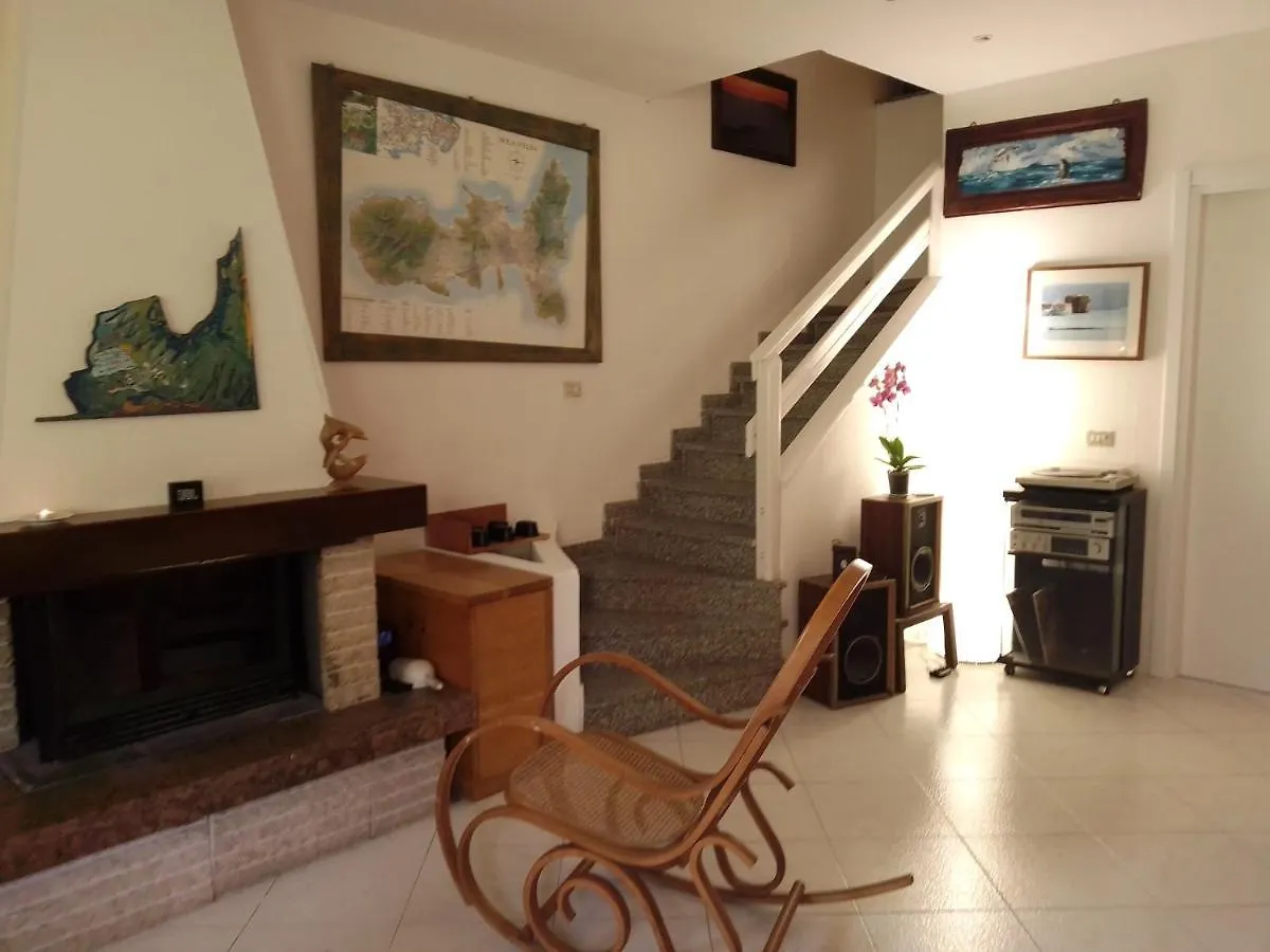 La Casa Di Berenice A Porto Azzurro Guest house
